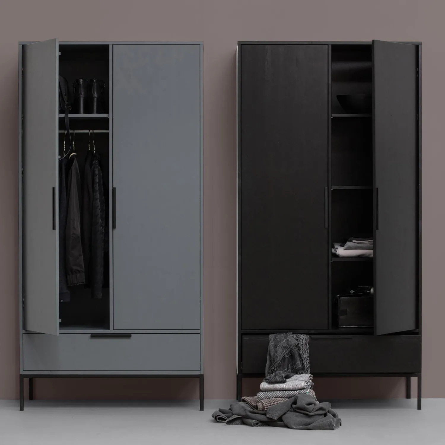 Discount WOOOD Adam 2-deurs kast grenen Zwart