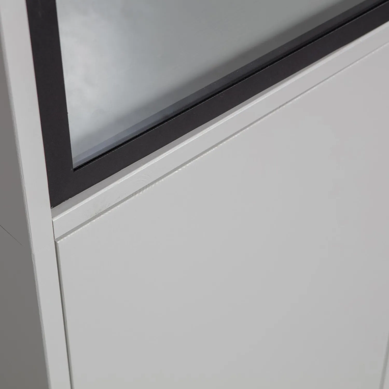 Sale WOOOD Basic 2-deurs vitrinekast grenen mist