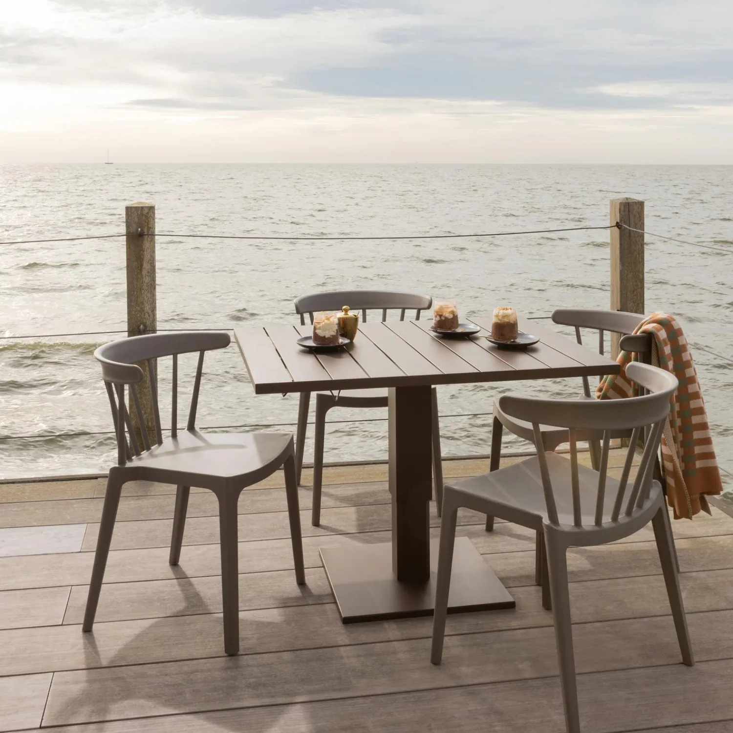 New WOOOD Bliss tuinstoel met spijlen kunststof Taupe