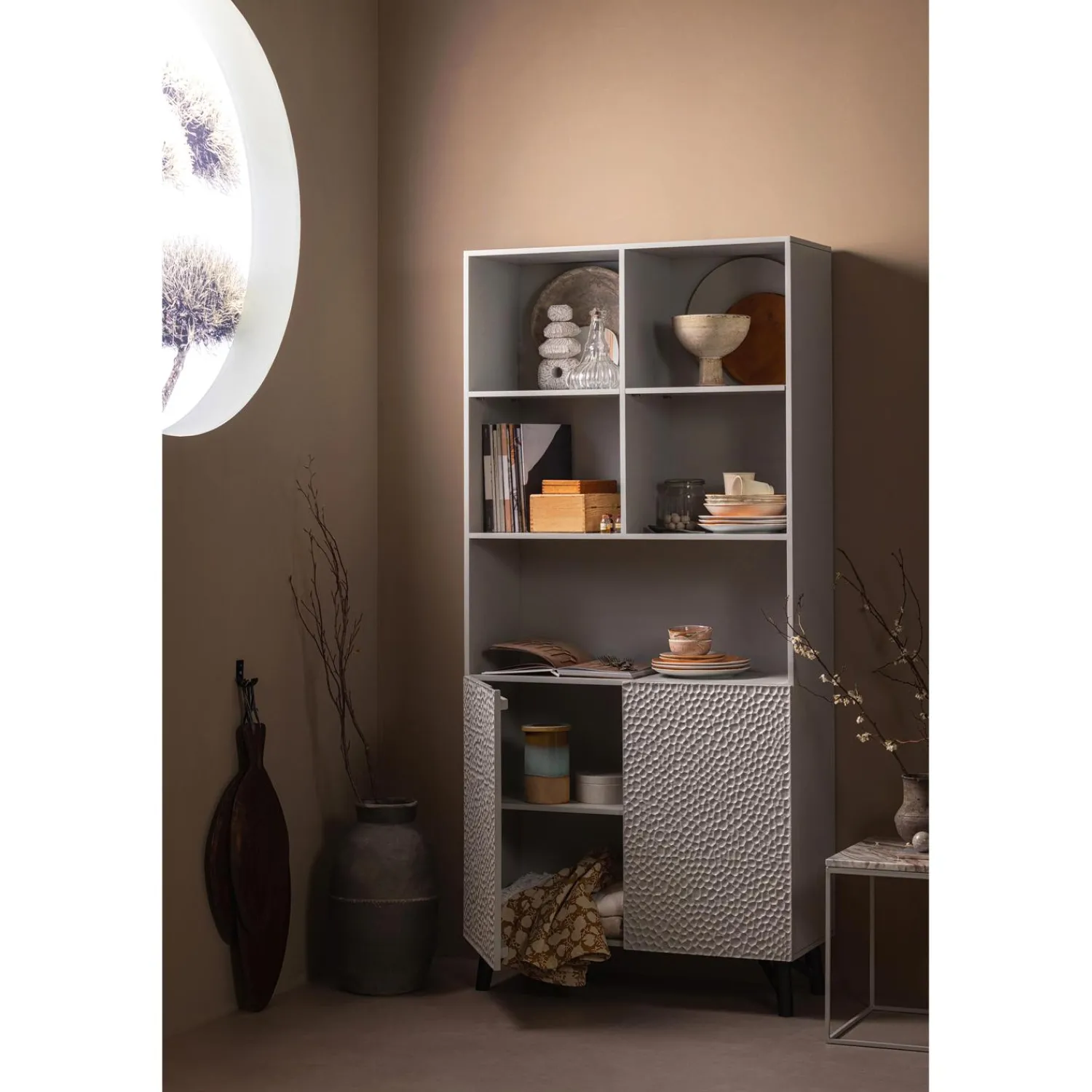 Online WOOOD Carved Organic 2-deurs opbergkast mist