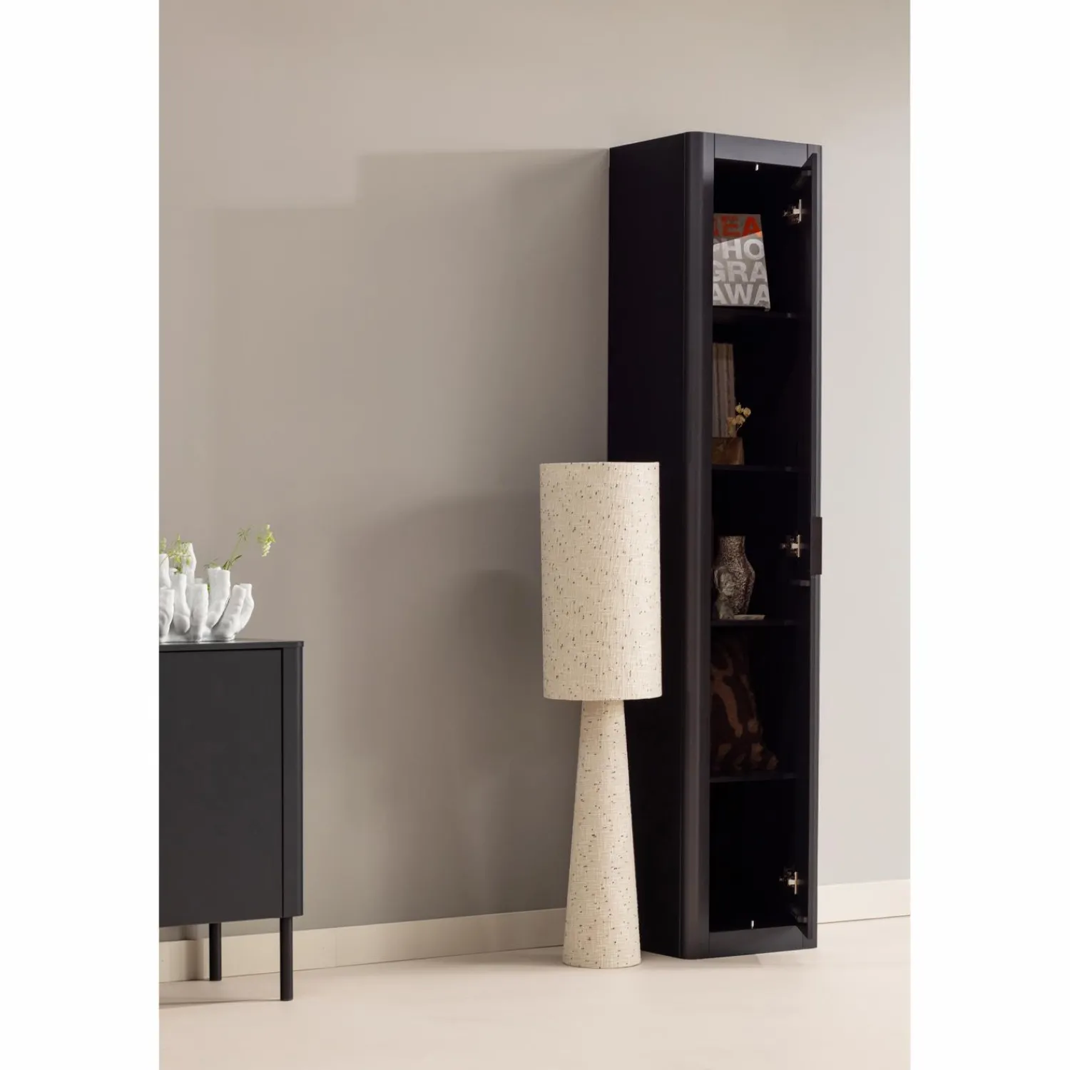 Clearance WOOOD Gunnar smalle hoge kast grenen Matzwart