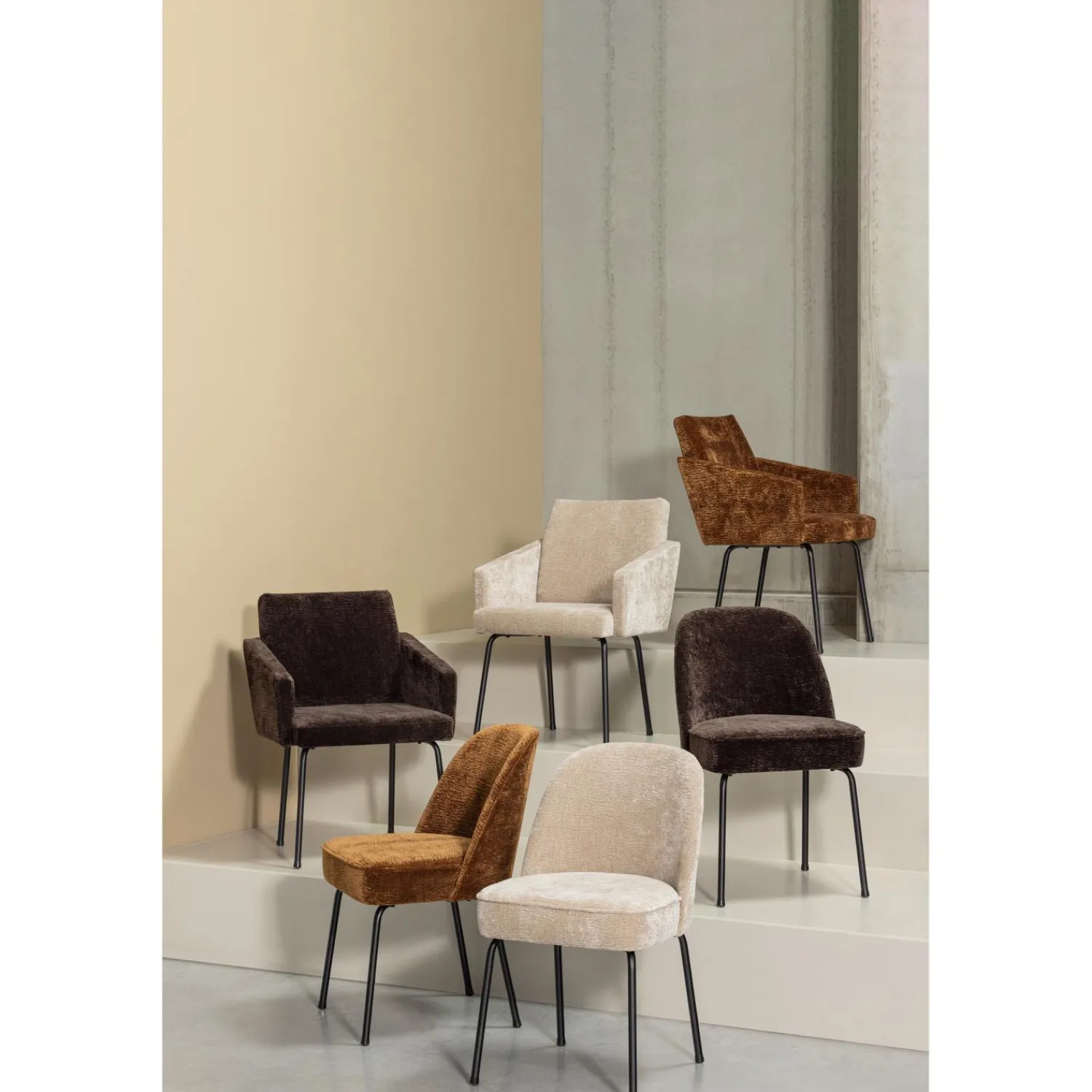 Hot WOOOD Mount eetkamerstoel met armleuning 3D chenille Middenbruin