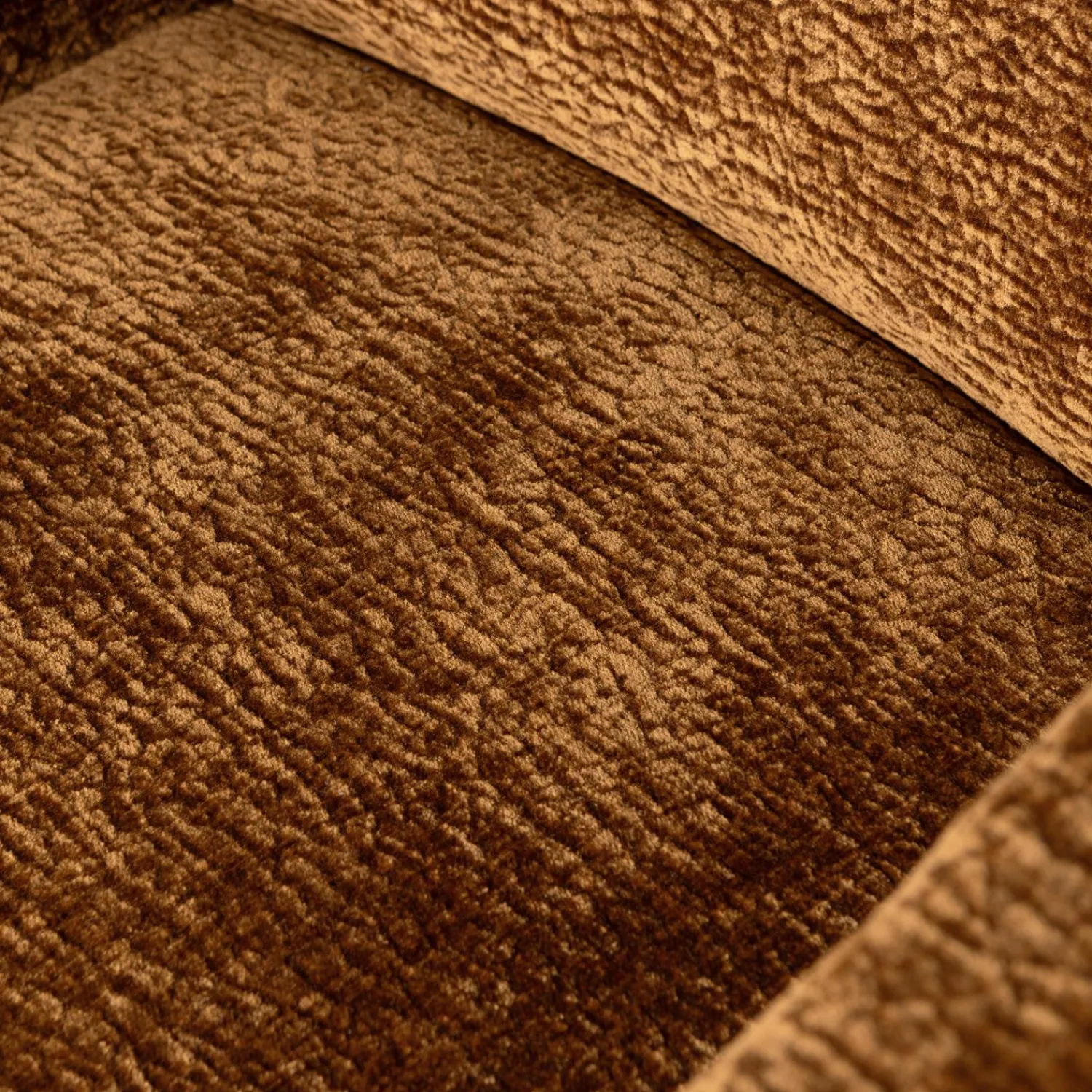 Hot WOOOD Mount eetkamerstoel met armleuning 3D chenille Middenbruin