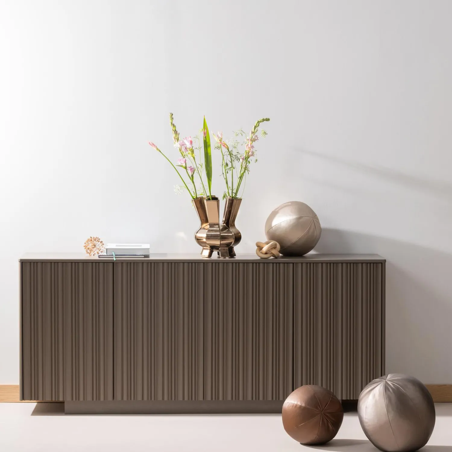 Best WOOOD Nova dressoir 200 cm grenen truffel bruin
