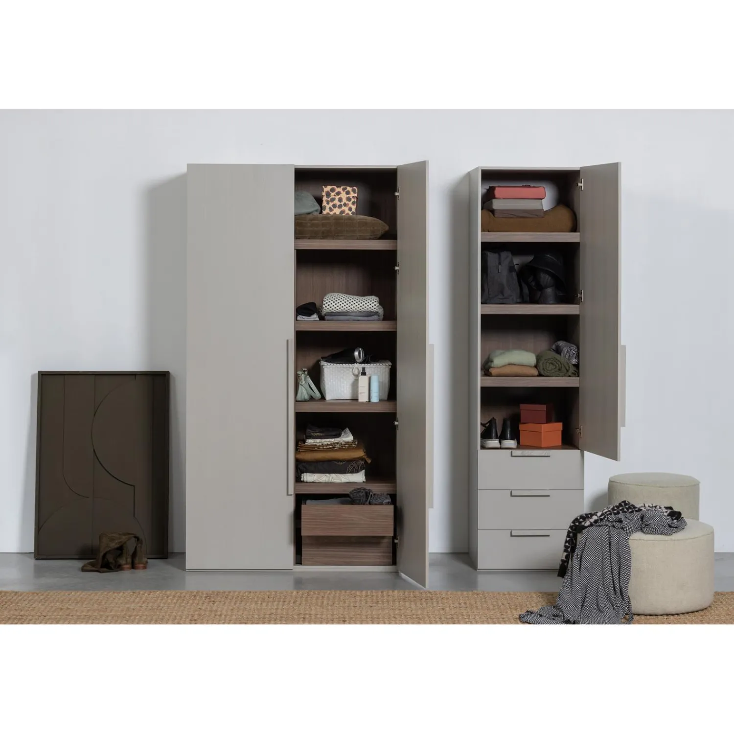 Clearance WOOOD Rens 2-deurs hang/legkast greep lang noten/pebble grey