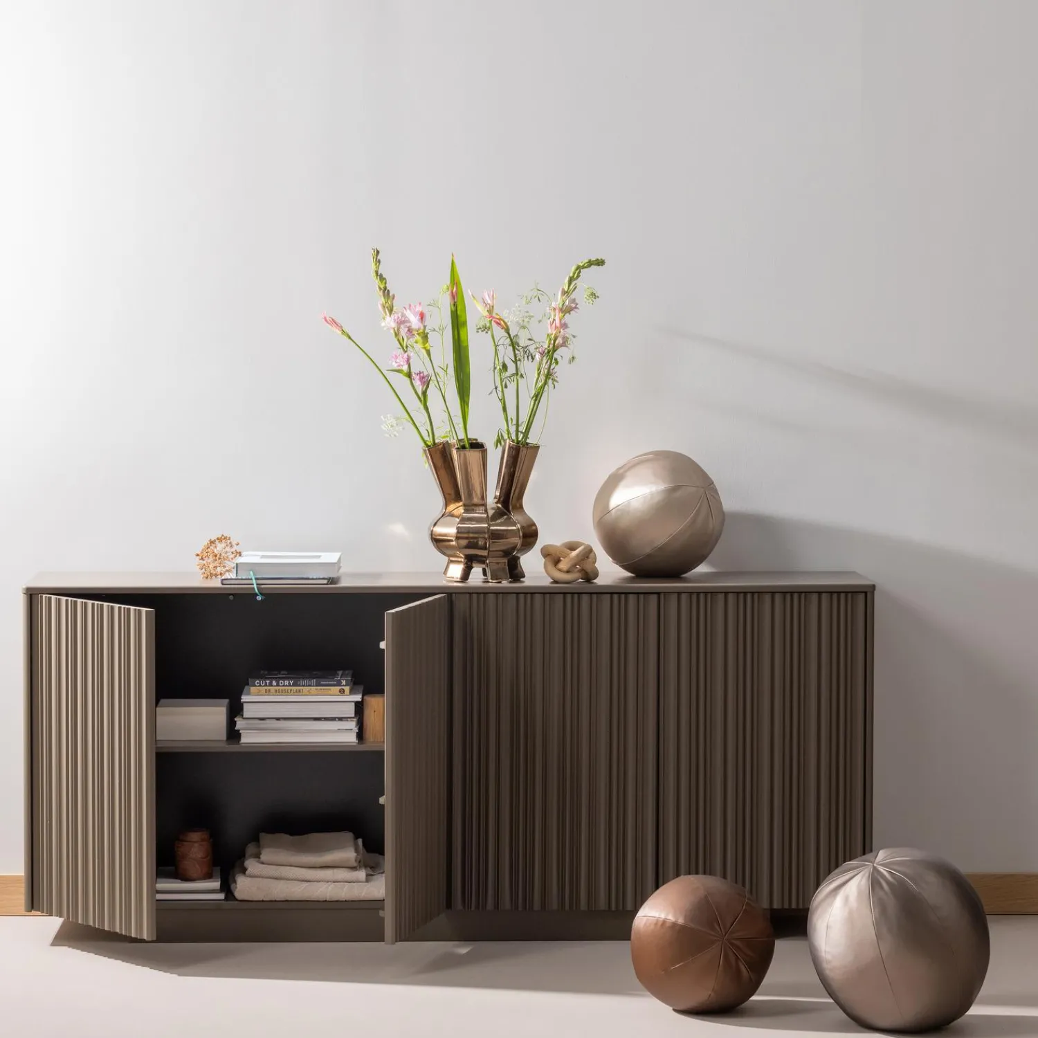 Outlet WOOOD Rodeo bal kussen groot metallic koper bruin