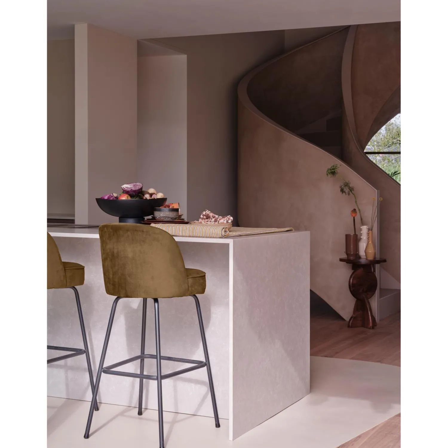 Best WOOOD Vogue barstoel 80 cm velvet Honinggeel