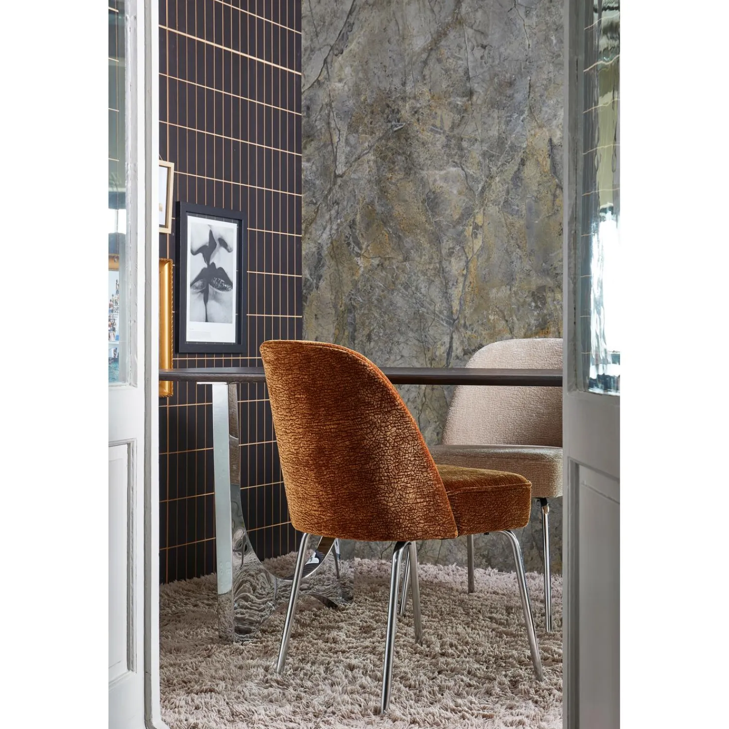 Discount WOOOD Vogue eetkamerstoel 3D chenille chrome poot Middenbruin