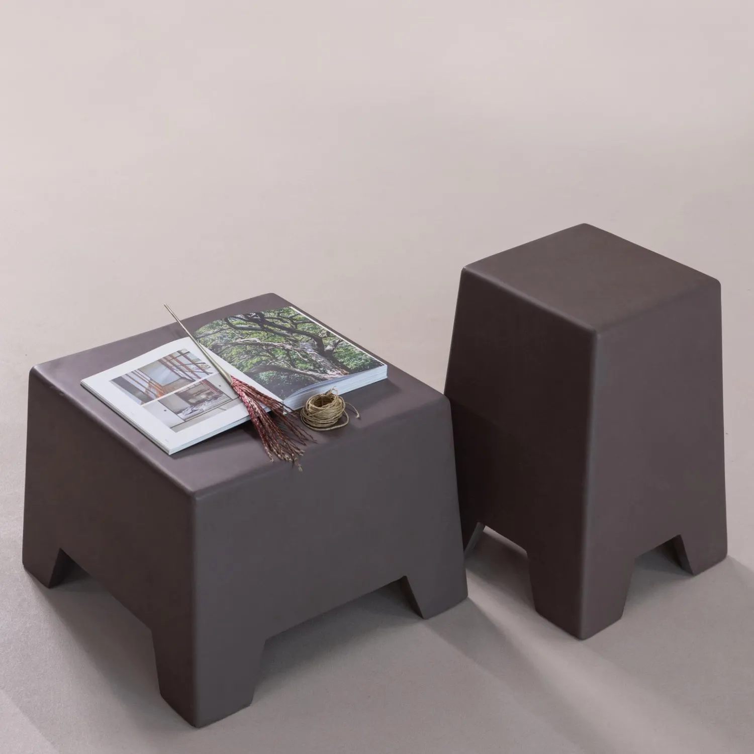 Sale WOOOD Zina bijzettafel hoog cement bruin